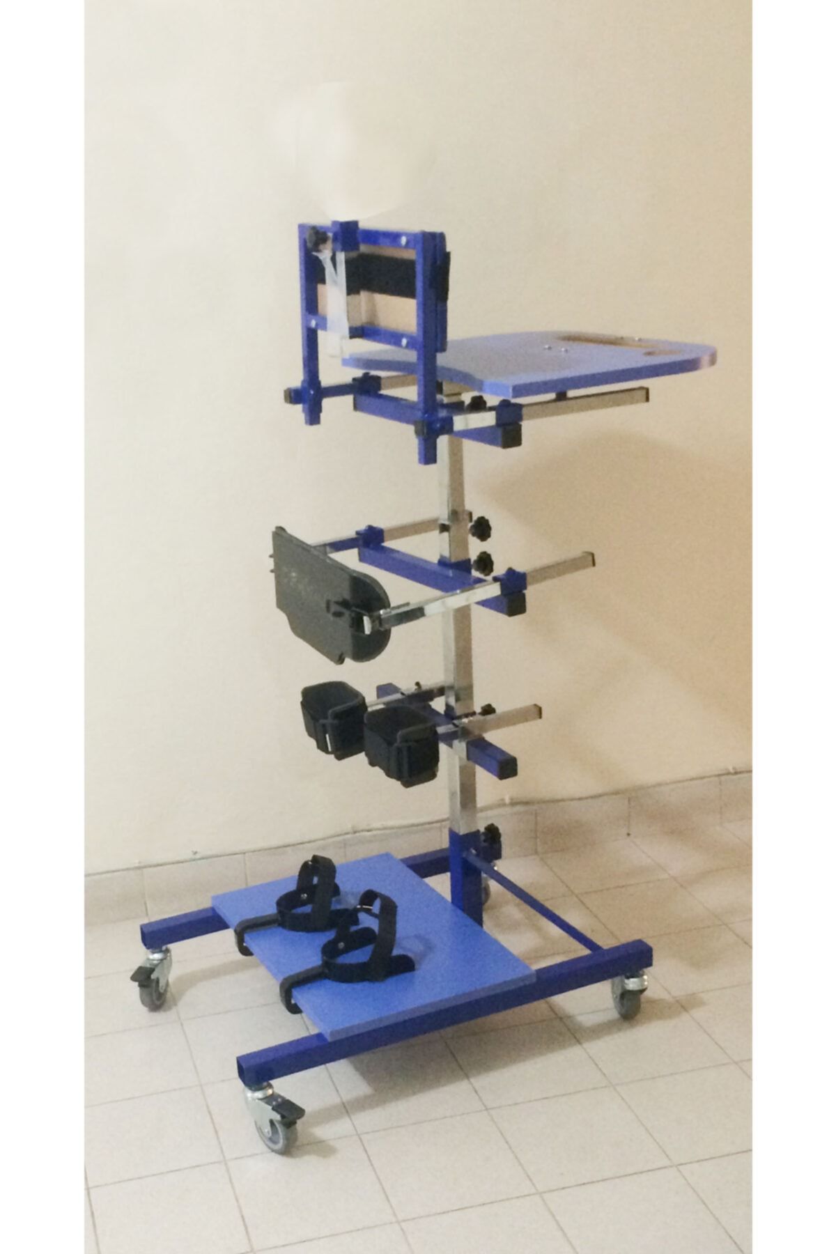 Ayakta Durma Masası Sehpası Gövde Destekli Small Kullanıcı Boyu: 80-130 cm